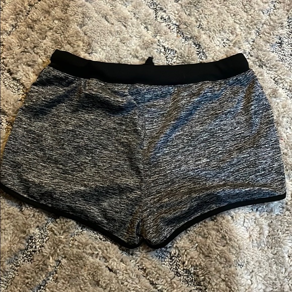 Black and grey shorts - Picture 2 of 3
